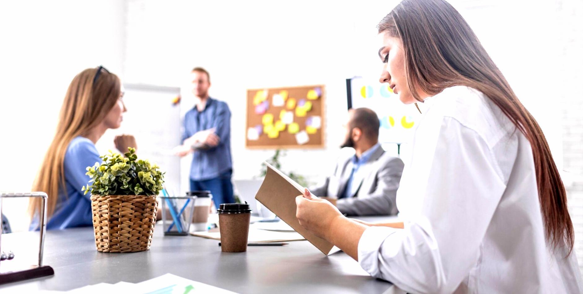 Студенты изучают инвестиционные стратегии